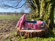 Load image into Gallery viewer, HUGES Harris Tweed ®Dog Collar & Bow